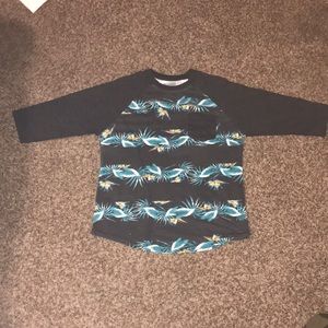 3/4 sleeve graphic tee